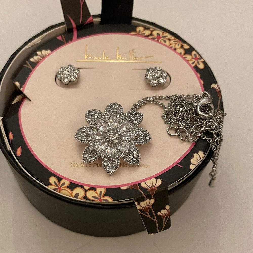 NICOLE MILLER Costume Jewelry -SILVER TONE FLORAL PENDANT AND STUD EARRINGS SET